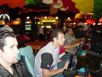 2006-12-02 Dave'n'Busters Party (04).JPG